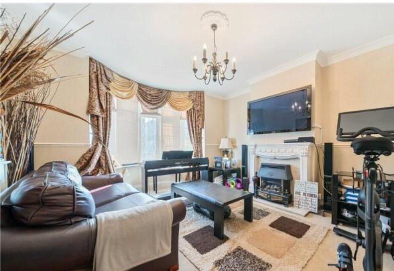 42 Orchard Close - 4.jpg