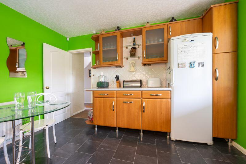 DINING KITCHEN (2)