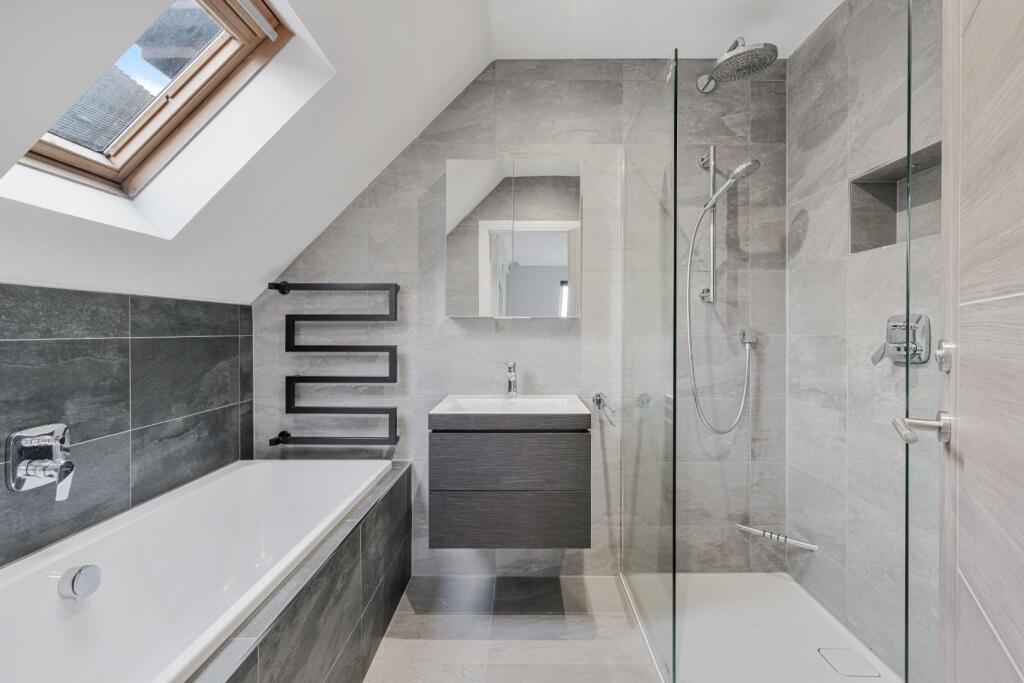 CUDDINGTON PARK CLOSE (28).jpg