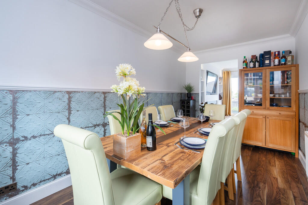 8 Fowler Cresent,...