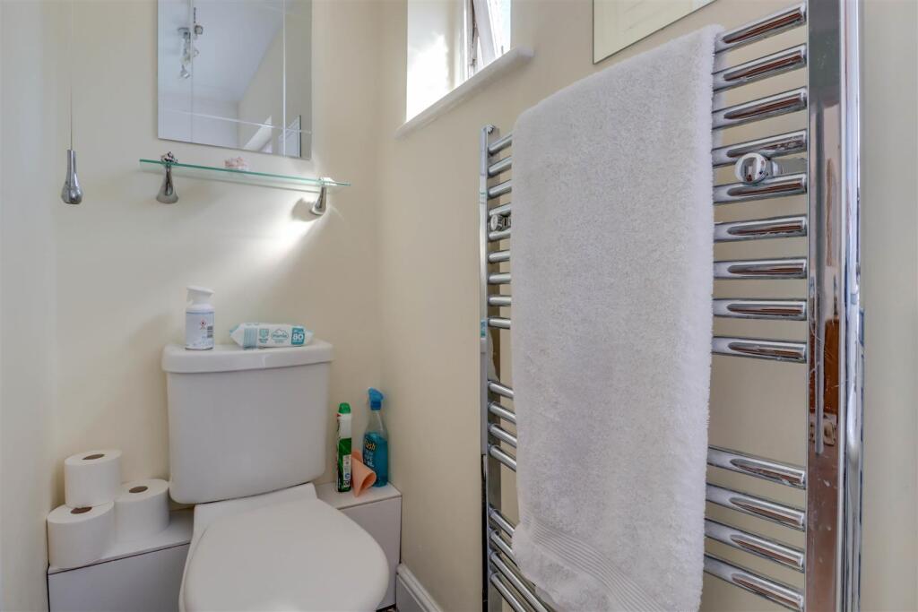 111 RUNWELL ROAD INSIDE-10.jpg