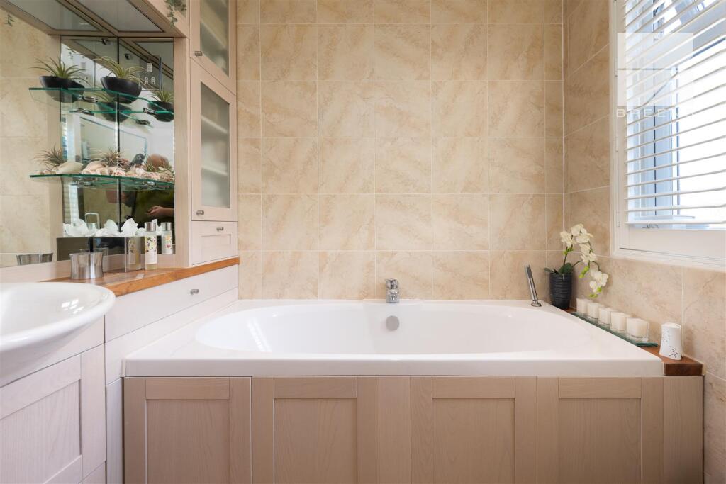 58 Cherrydown Avenue_0043.jpg