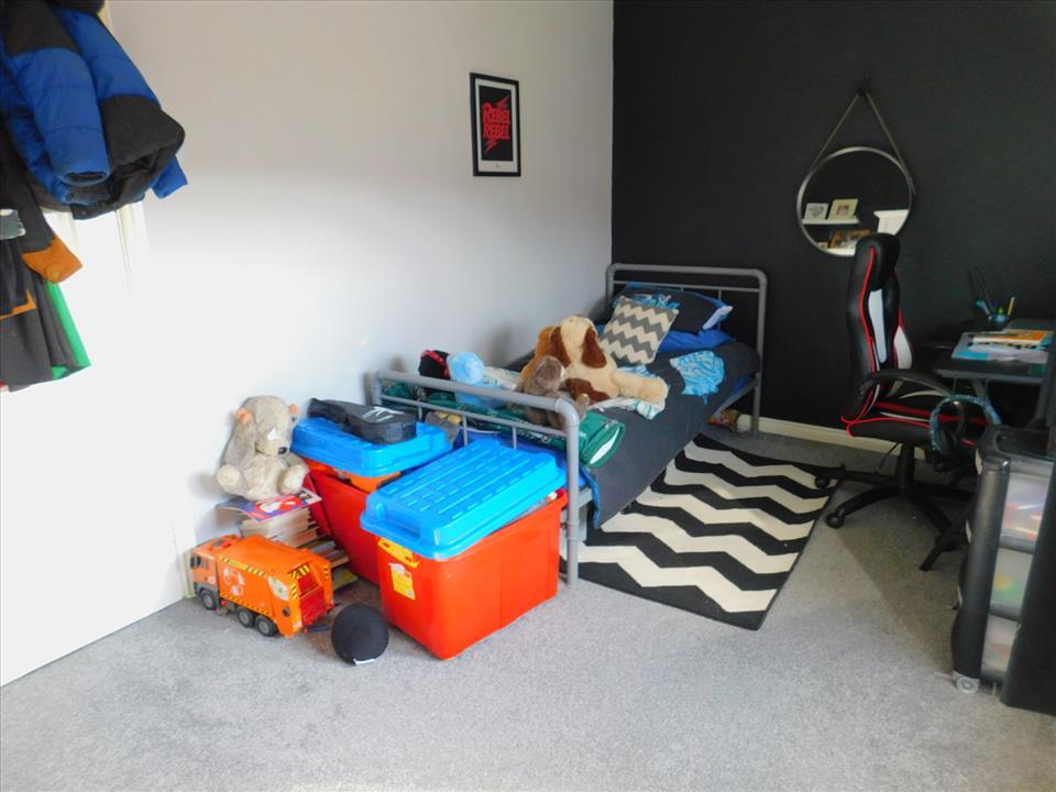 BEDROOM 2