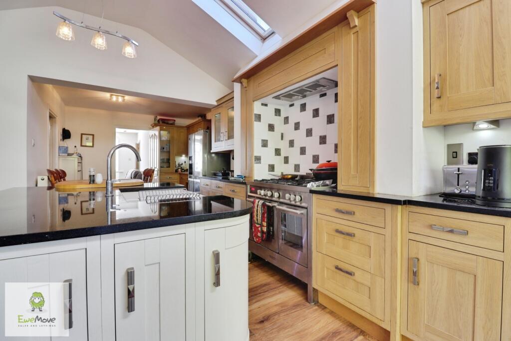 Kitchen - EweMove Cannock