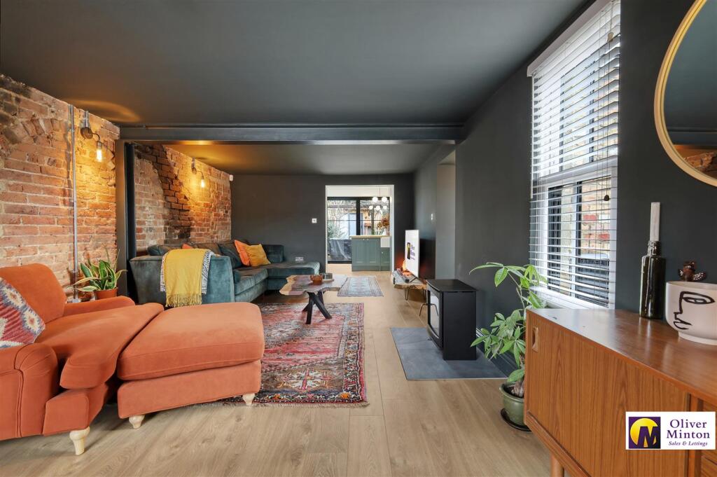 STYLISH LIVING ROOM