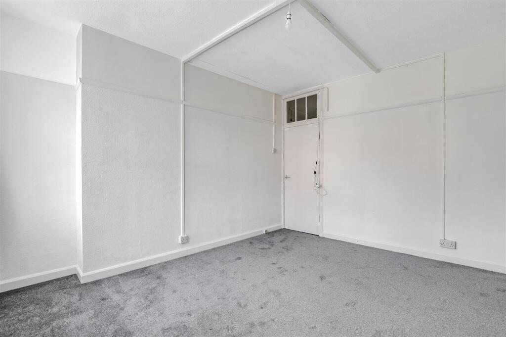 10-30dbJHHFI - 3 Heatfield Garden - 29.jpg