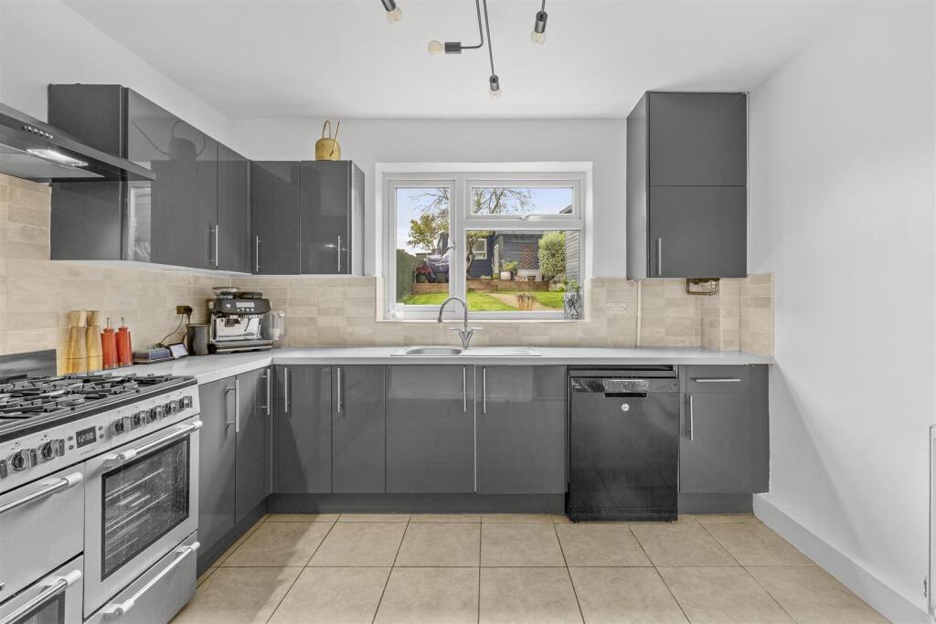 199 Totteridge Rd, HP13 7LE-9.jpg