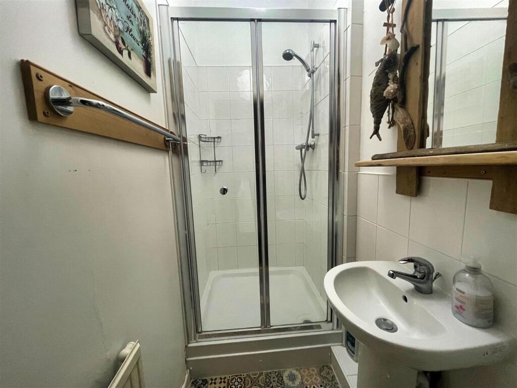 Shower room.jpg