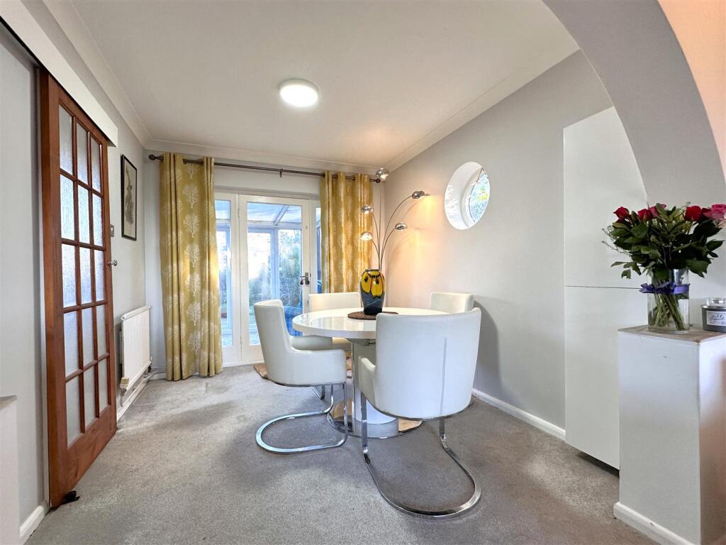 Dining Room 052