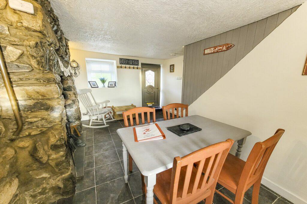 Ty Croes - Living/Dining Room