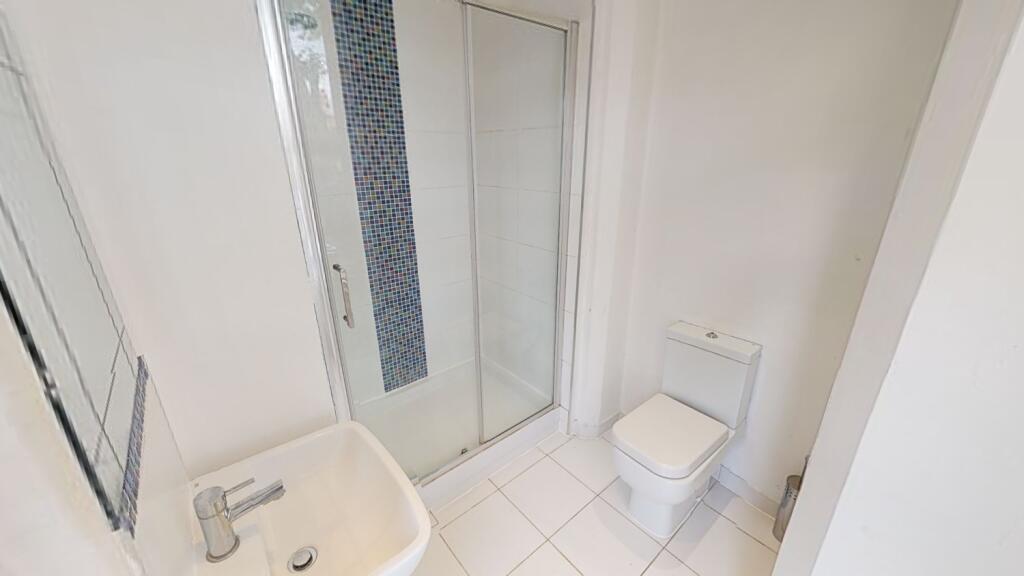 126 Greg Ensuite 4