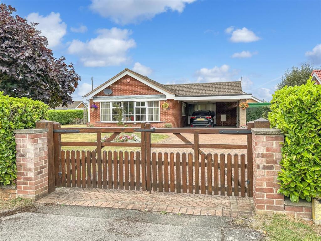 Gated Front Aspect 884