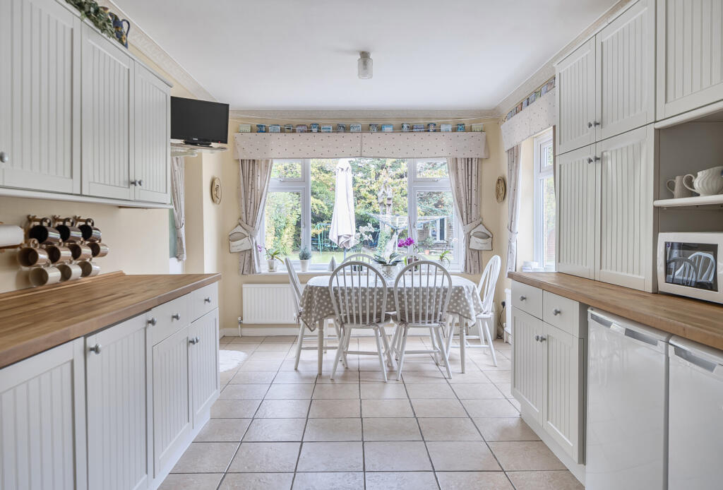 1361608-11-68e676...