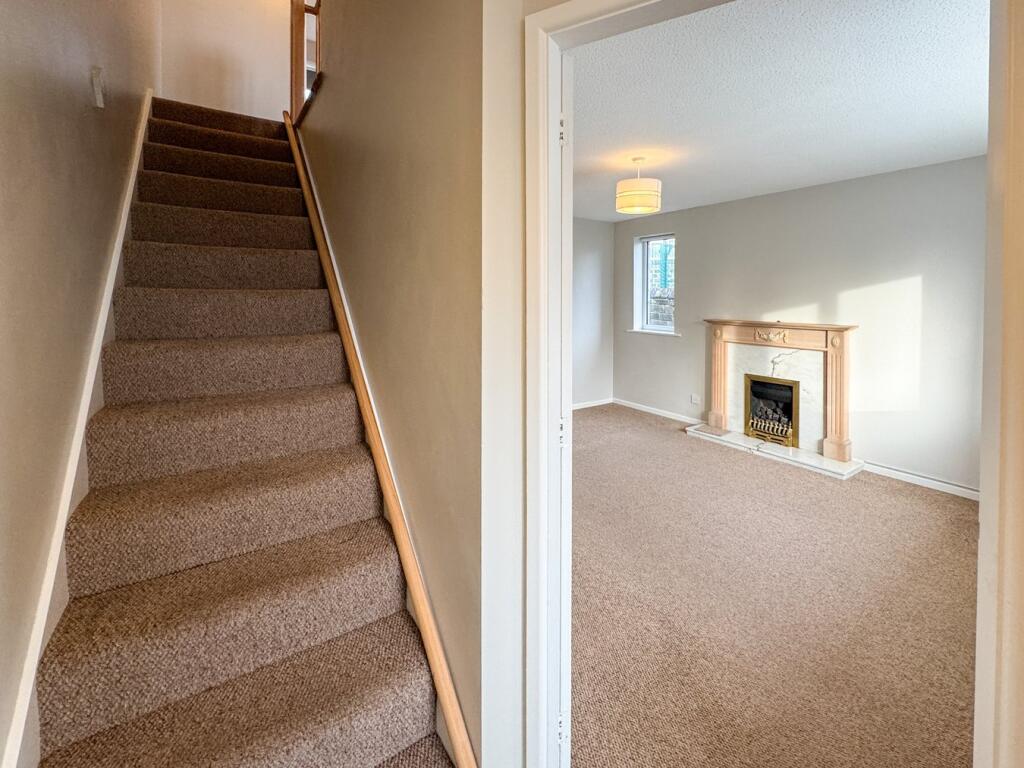 Stoneleigh Court, Shelley, Huddersfield, HD8