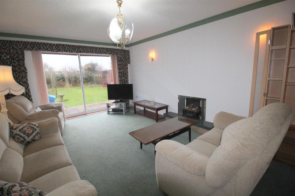 Crosland Road, 39, lounge 2.JPG