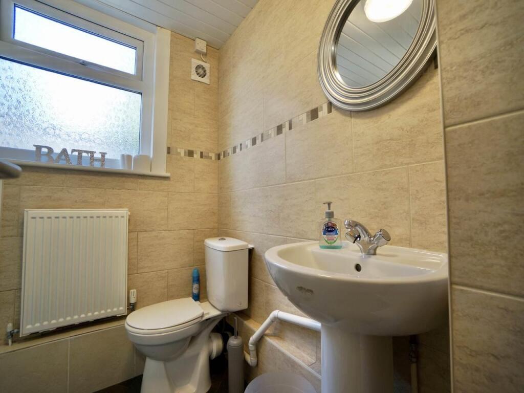 Bathroom1.jpg