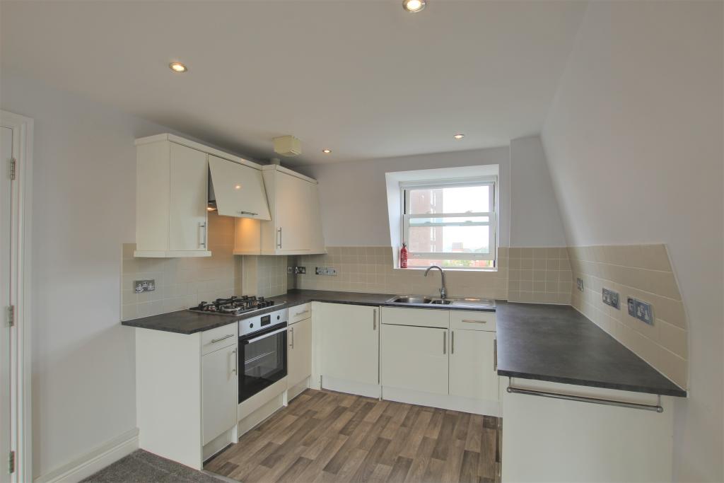 4 KITCHEN.jpg