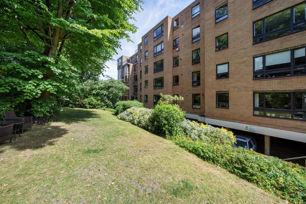 Flat 6, Lancaster Lodge NW3 2UW-11.jpg