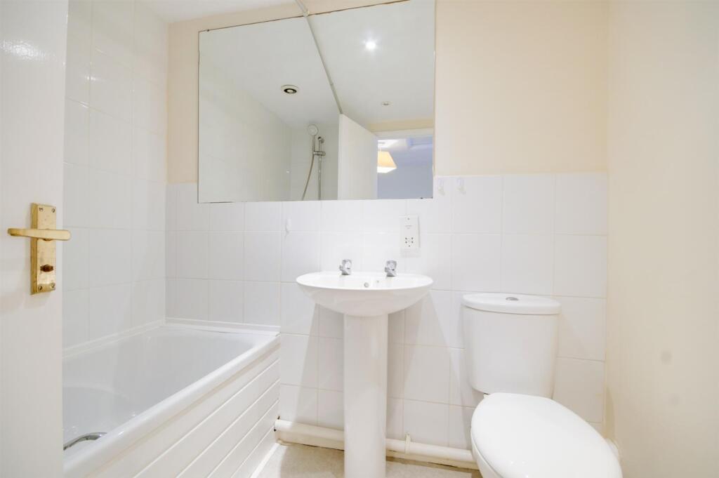 2-bed-house-hatherley (9).jpg