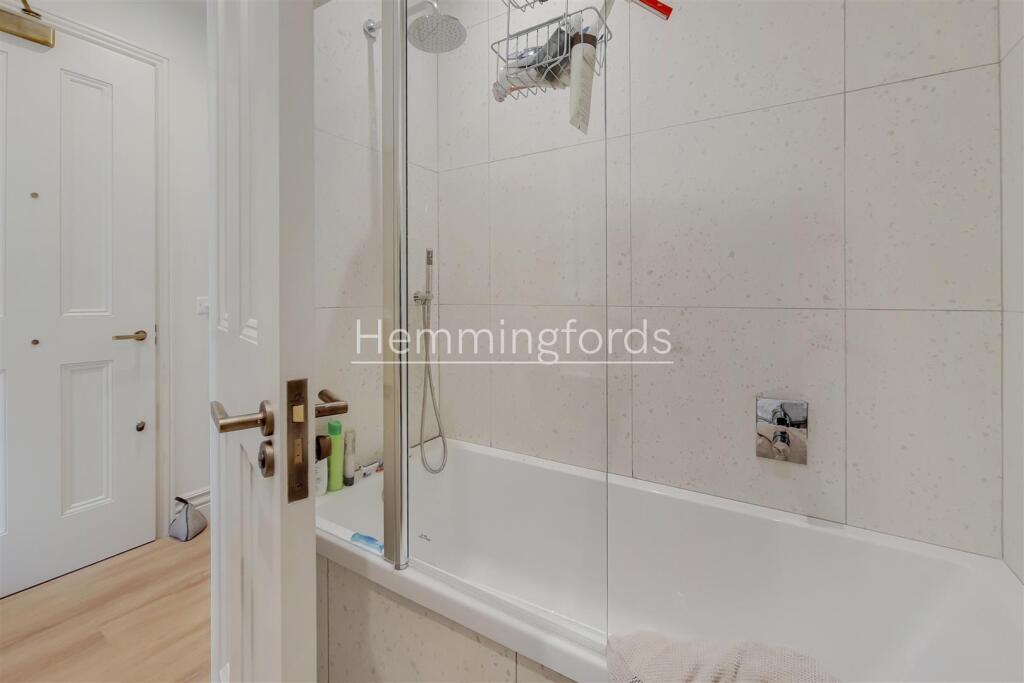 5_Bathroom-1.jpg