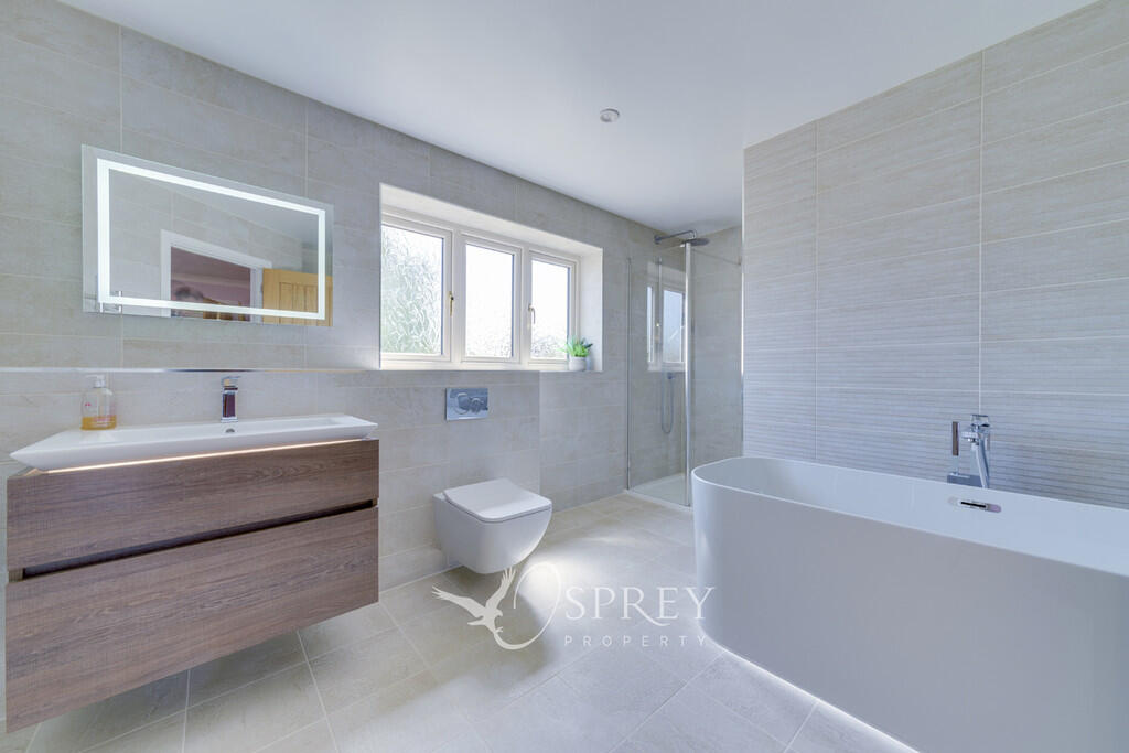 En Suite Bedroom ...