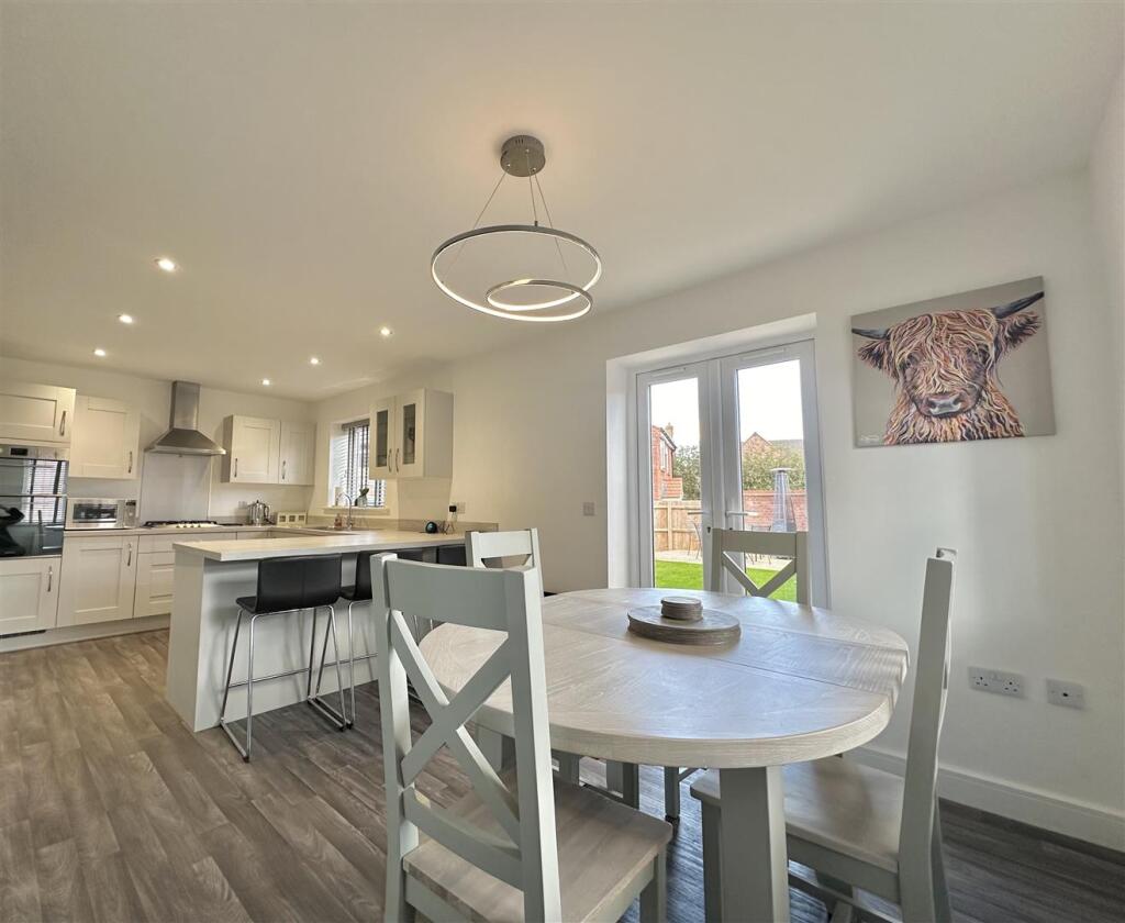 KITCHEN/DINER
