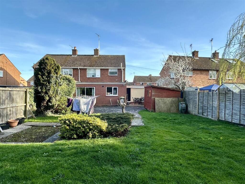 garden to house