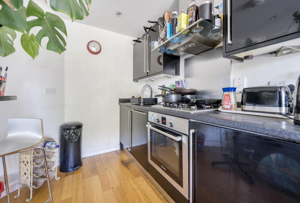 1329337-5-6883410...