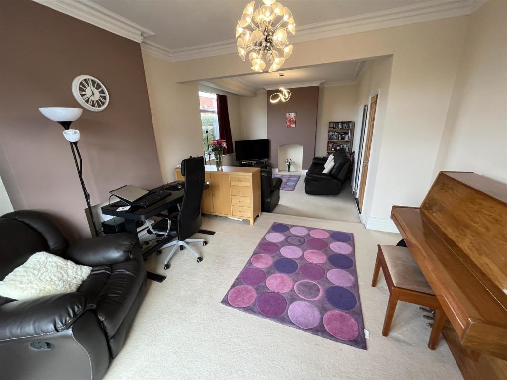 Sitting Room Aspect 2.jpg