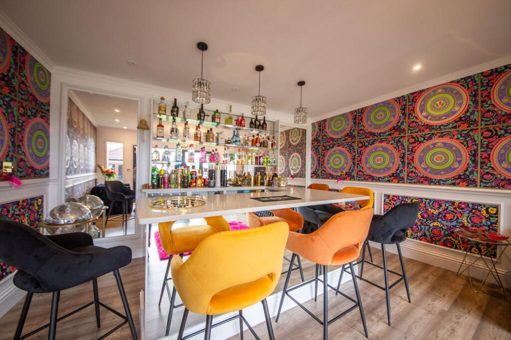 GARDEN ROOM / BAR
