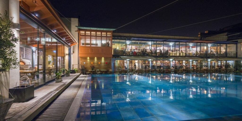 Lido at night