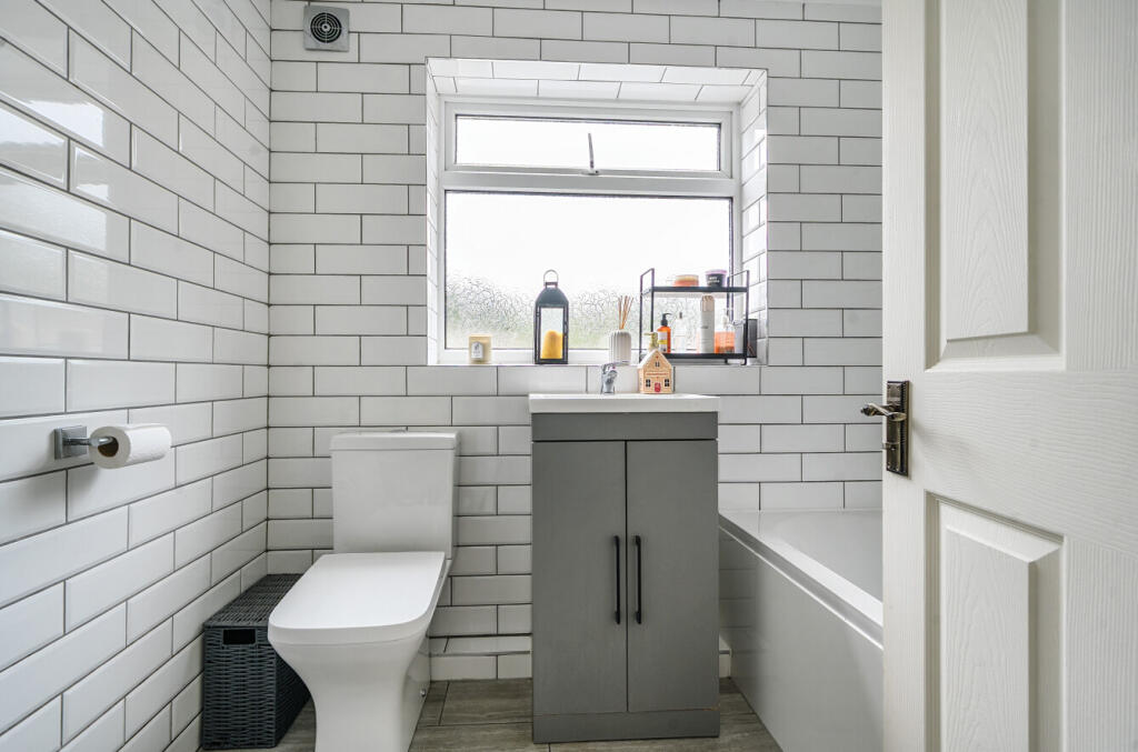 1348803-5-68b98bb...