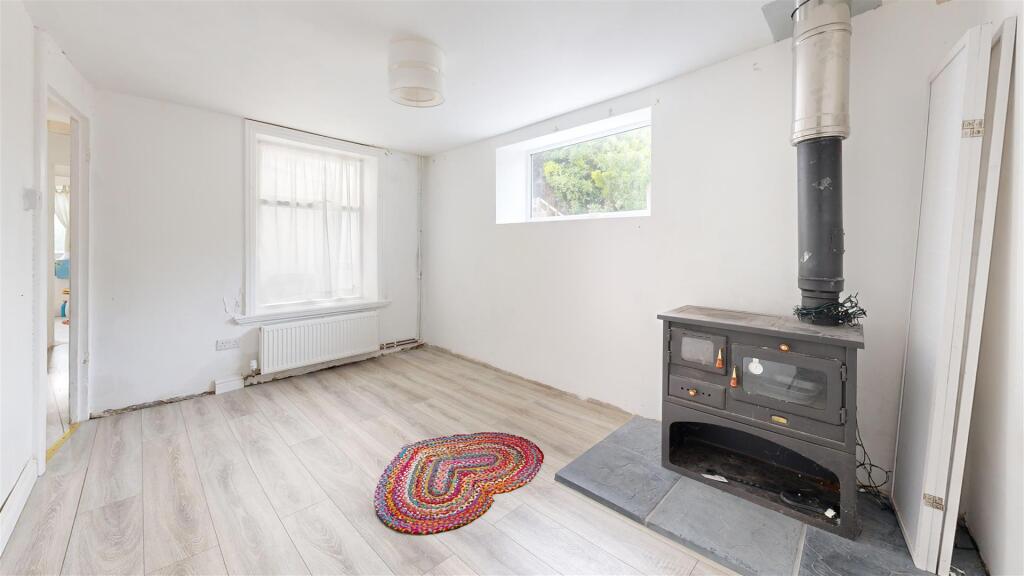 45a-Straits-Bedroom 2.jpg