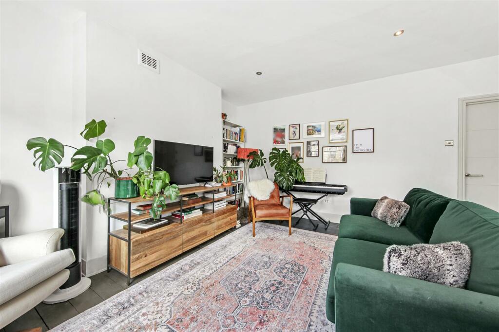 TOP FLOOR FLAT 39 Fitzroy Road   - DXuI3DGDoyXGCWq