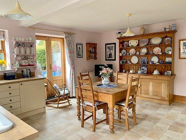 Breakfasting Kitchen