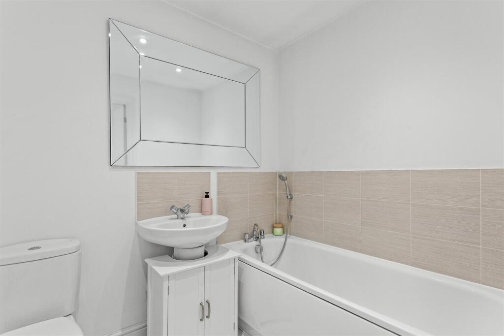 37 Kennedy Avenue, HP11 1BX-6.jpg