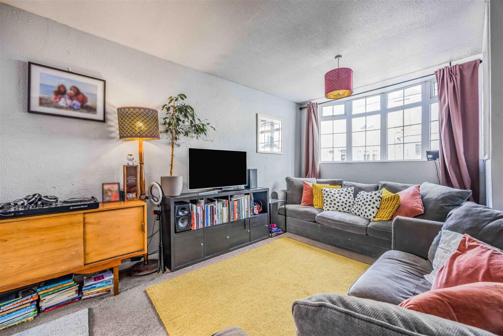 153 Landguard Road, Southsea-Small-PorticoMarketin