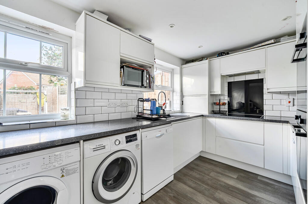 1356153-9-68d3ee2...