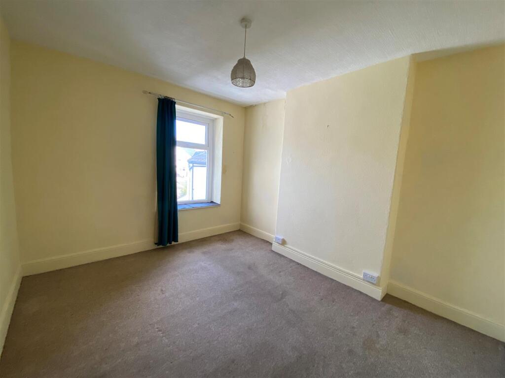 40 Newlands Street - bedroom.jpg