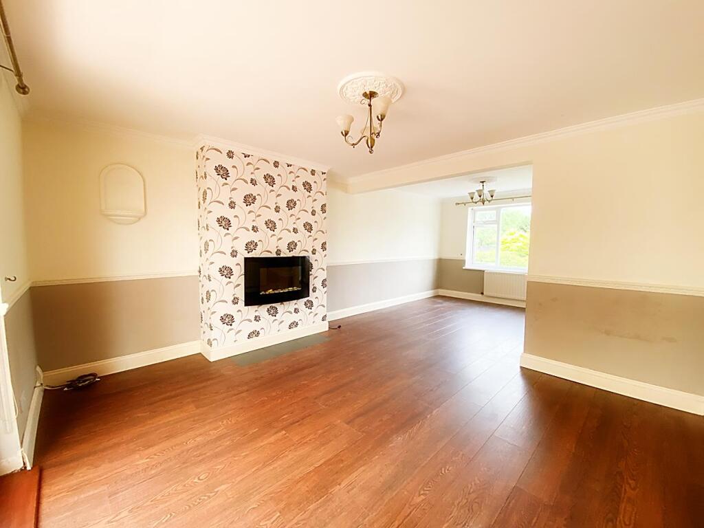 Lounge &amp; Dining Room