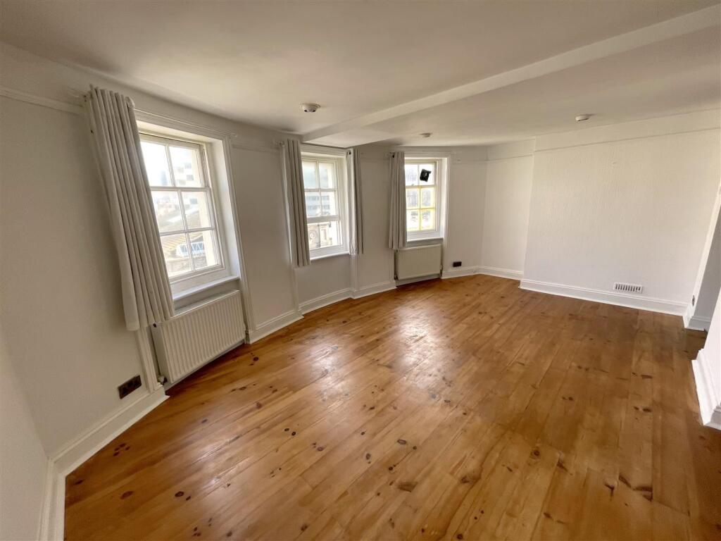 Reception Room (2).jpg