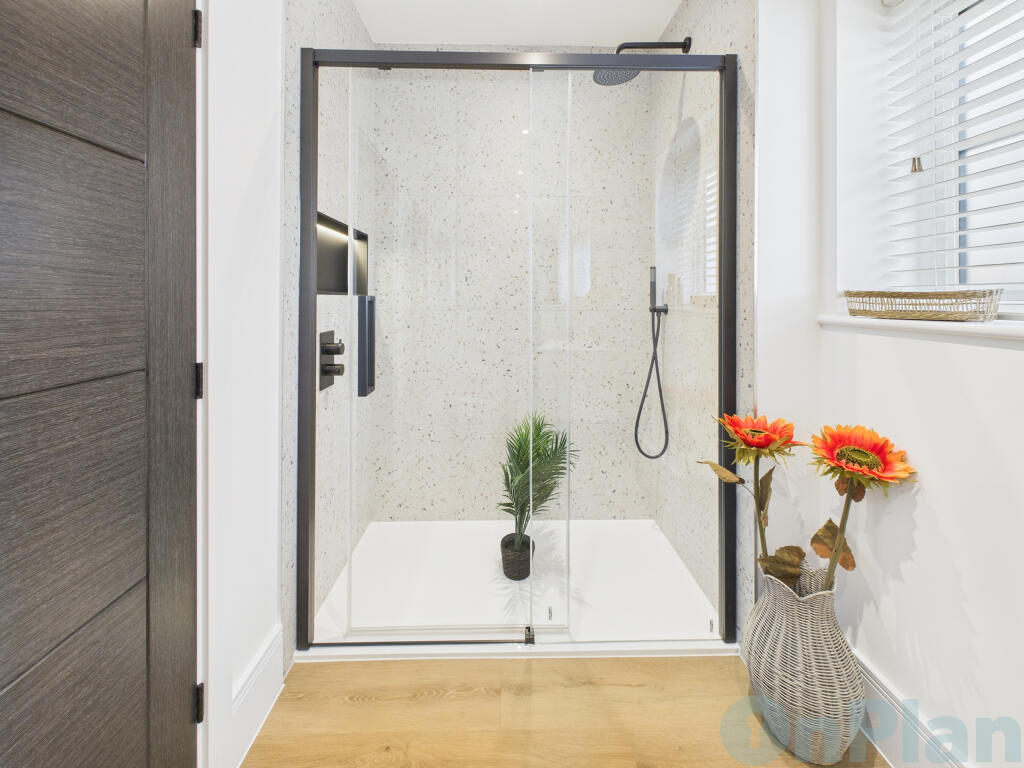 CAM04024G0-PR0039-STILL013