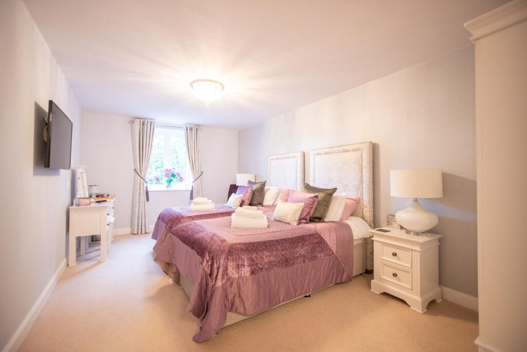 Guest bedroom