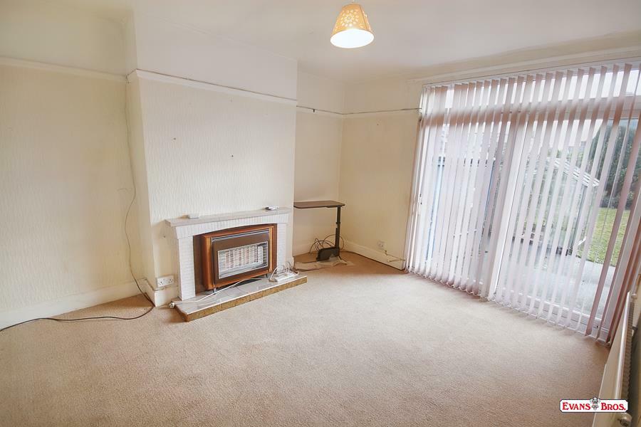 REAR LOUNGE