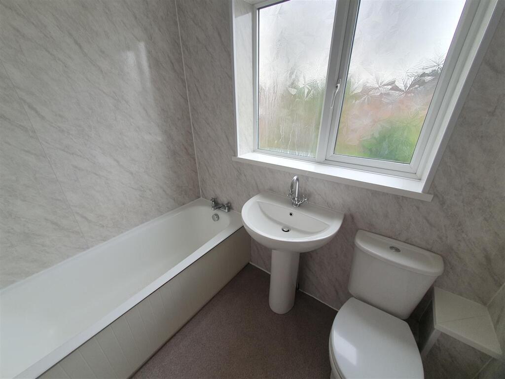 BATHROOM/W.C