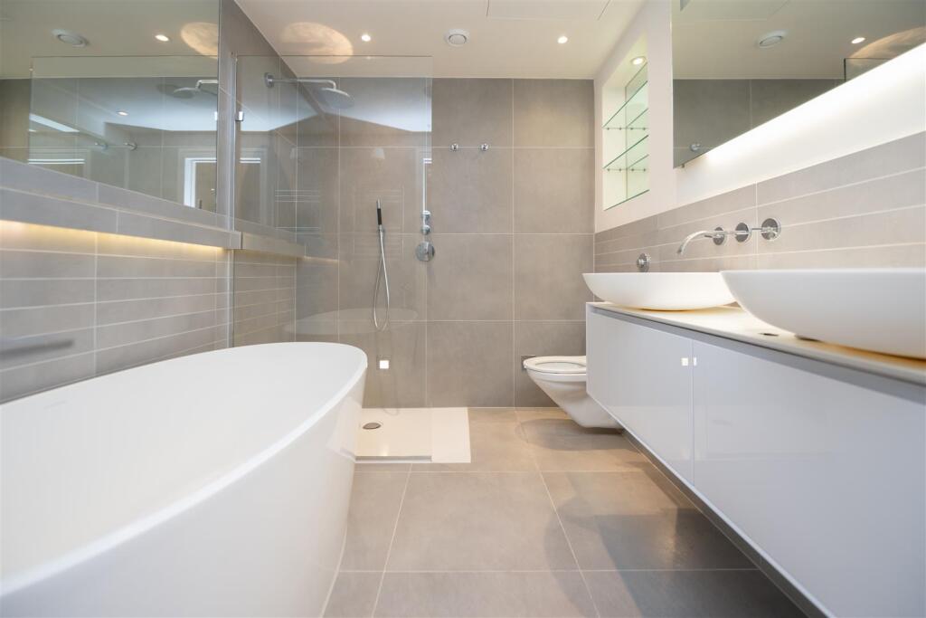 Bedroom 3 En-Suite.jpg