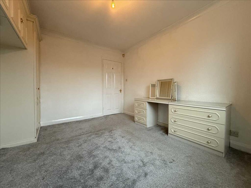 Bedroom (rear)