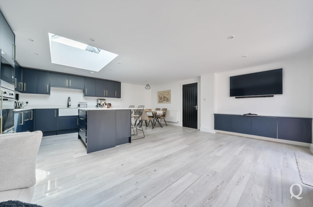 8bc8cee3-be45-40e...