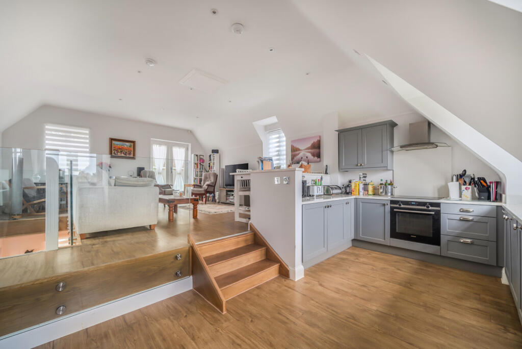 1395902-7-695f818...