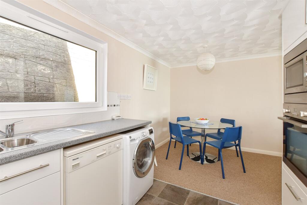 Kitchen/Dining Area